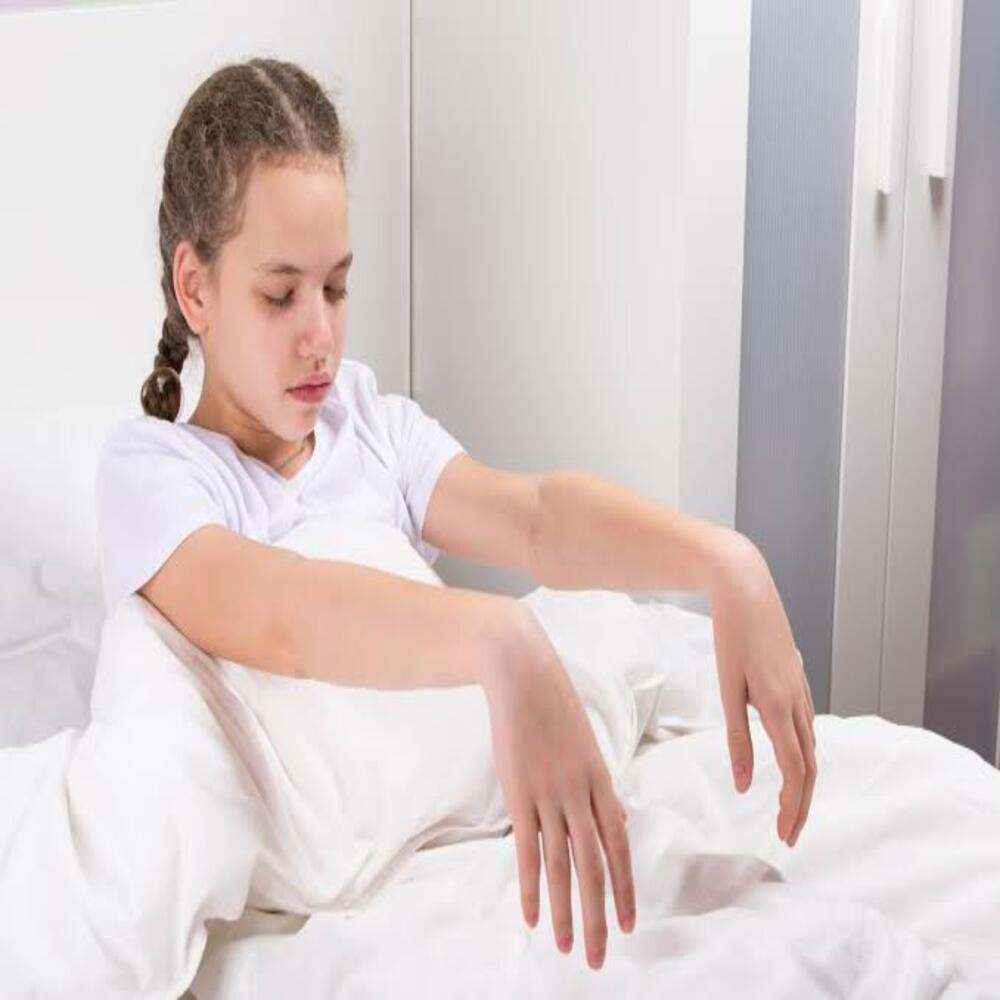 المشي أثناء النوم… سلوك غامض يحتاج إلى وعي