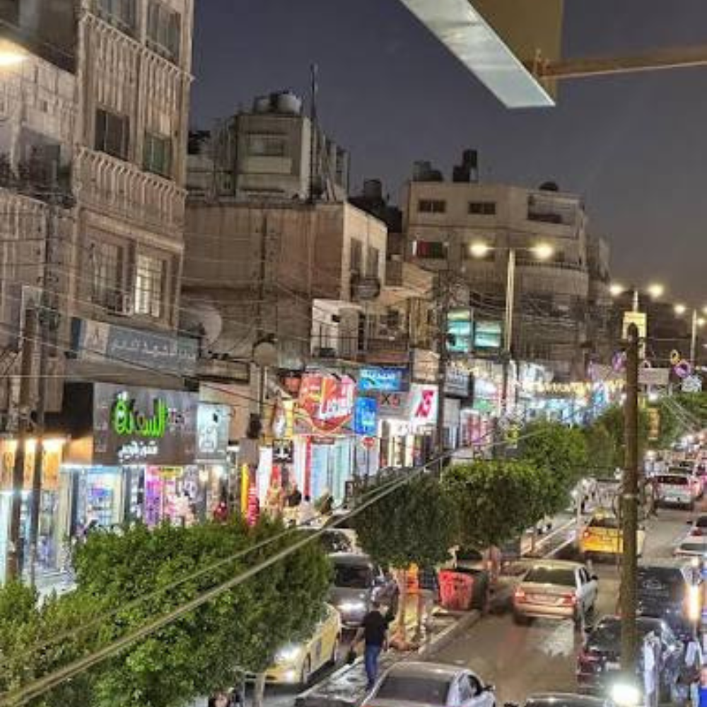 "شارع السعادة".. عراقة الماضي ونشاط الحاضر