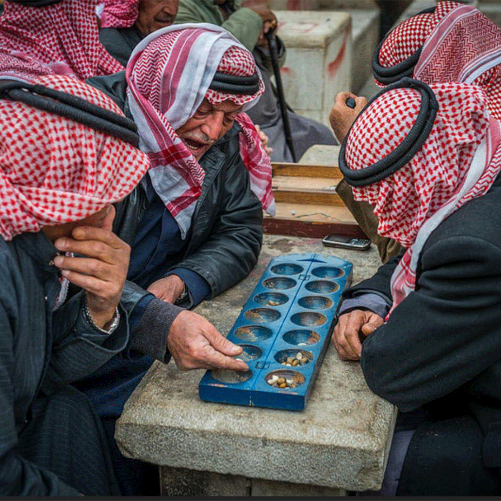 المنقلة السلطية ... لعبة تراثية تعيد أهل السلط إلى جذورهم