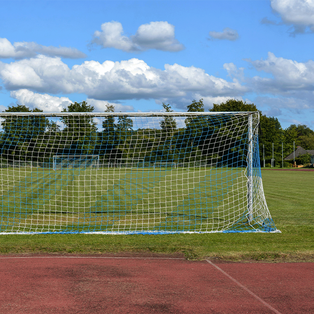 مرمى كرة القدم.. قلب المنافسة في اللعبة