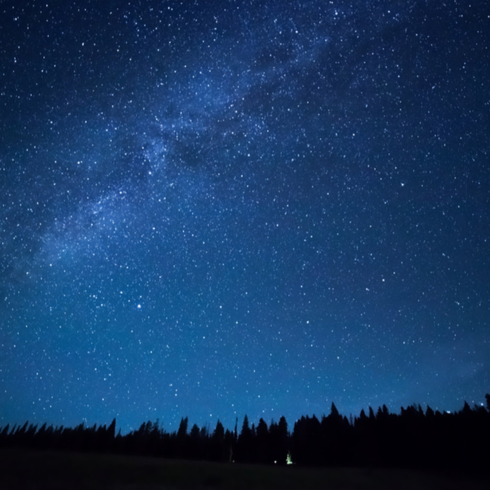المدن الليلية... حين تُطفئ الأضواء لتستعيد السماء بريقها