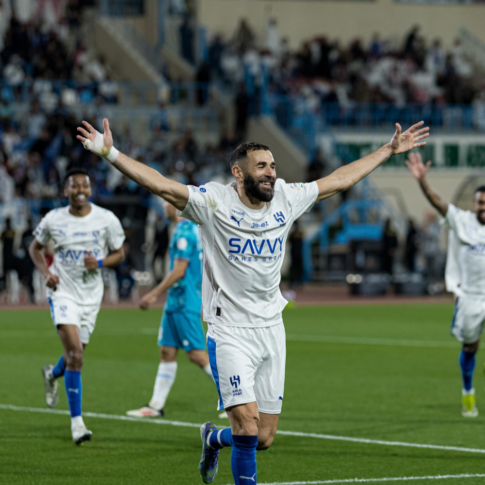 الهلال السعودي يعلن تعاقدة مع كريم بنزيما في صفقة مدوية