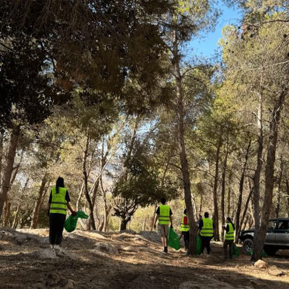 شباب الأردن يعيدون الحياة إلى الحدائق العامة
